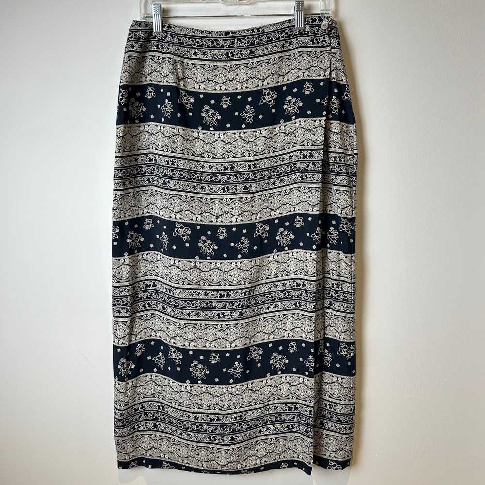 Vintage 90’s Women's Black and Cream Floral Patterned Wrap Midi Skirt